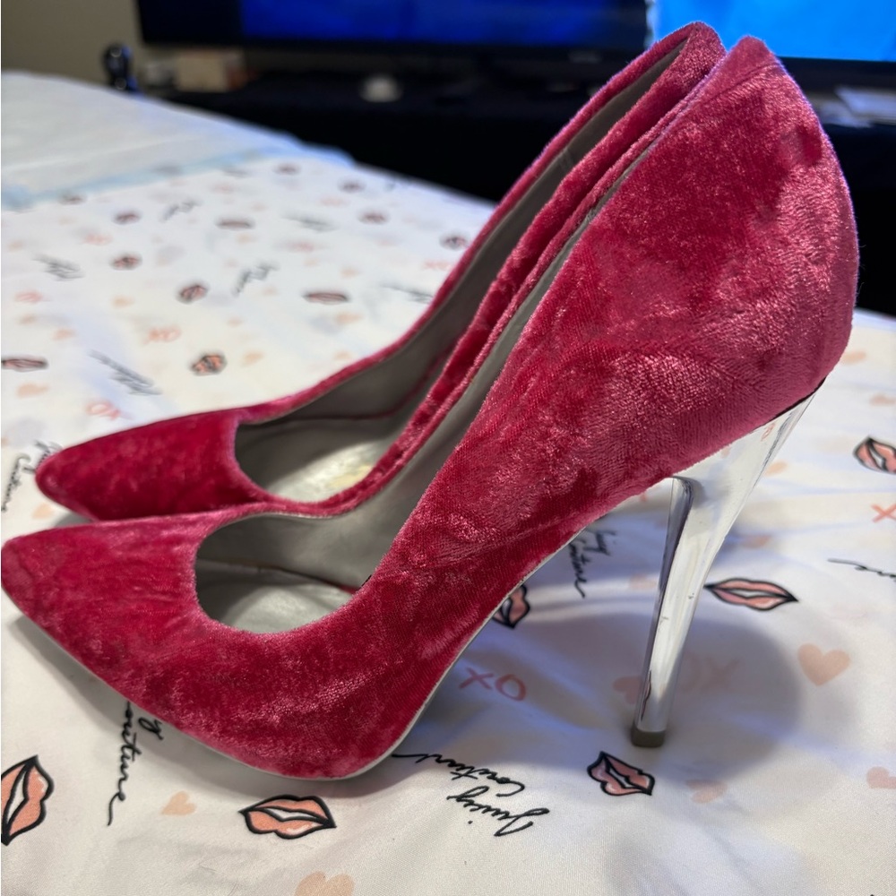 Women's Hot Pink Velvet Pumps